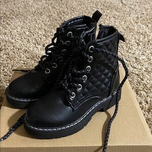 Steve Madden Kids Black Lace-Up Combat Boots
Brand New
Toddler size 9